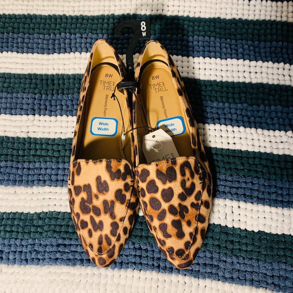 Time and Tru Women’s Animal Print Flats - Picture 2 of 11